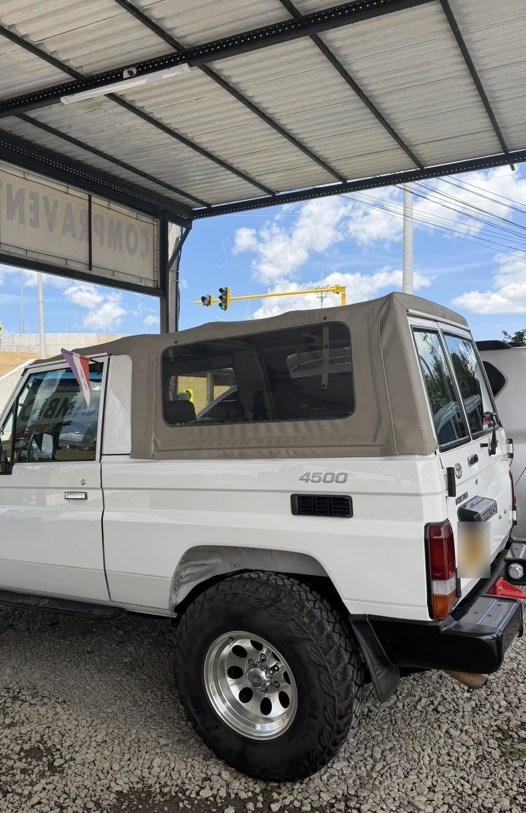Beige soft top Toyota Land Cruiser 70 Series (BJ73, HZJ73, BJ74)