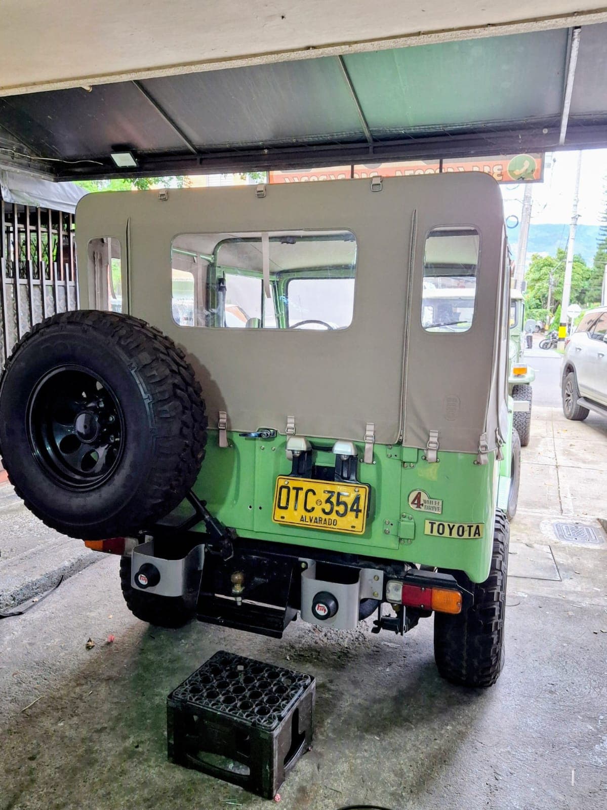 Beige soft top Toyota Land Cruiser BJ40 / BJ42 / FJ40